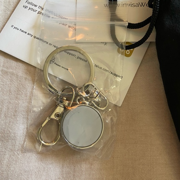 NIB Telus Invisaware Safety Keychain - Picture 3 of 12